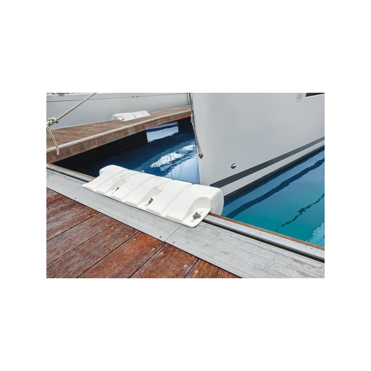Plastimo defense/bumper a rainures 900 x 300 blc